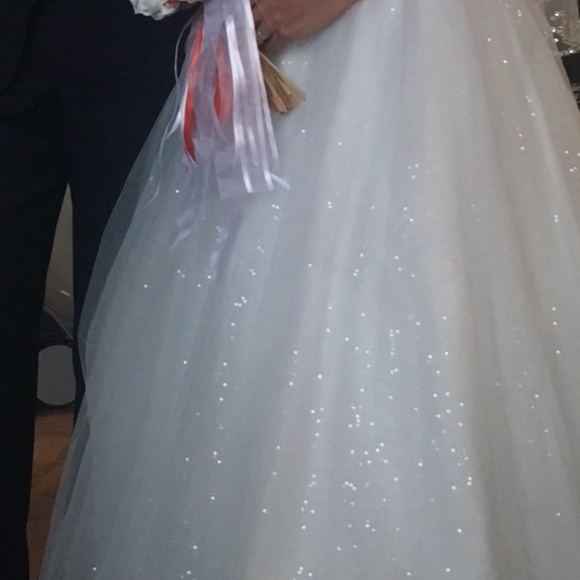 Wedding dress - Picture 1 of 5